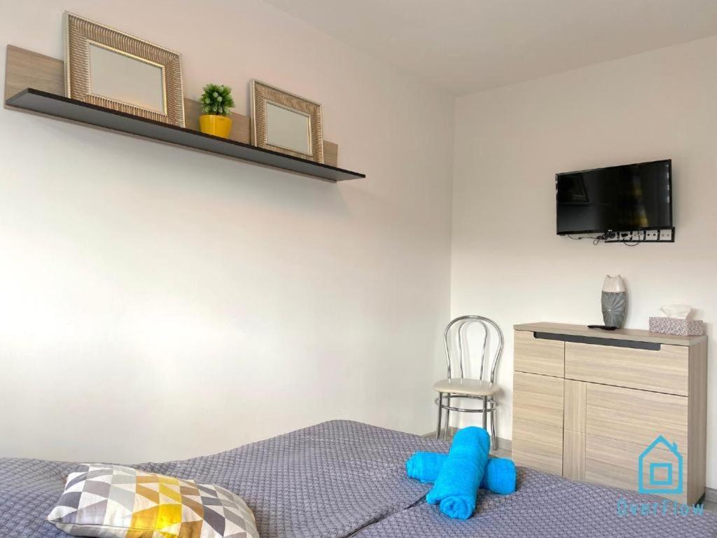 Апартаменти Violet - 10 Min To Old Town Gdansk,pkp & Shopping Mall *